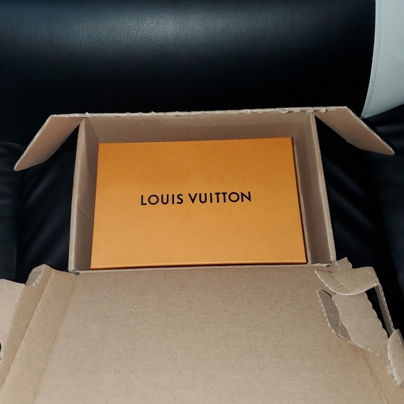 Authentic New Louis Vuitton Toiletry 19/Crossbody - Picture 12 of 16